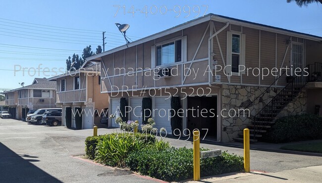 Building Photo - 414 N Clark St Rental
