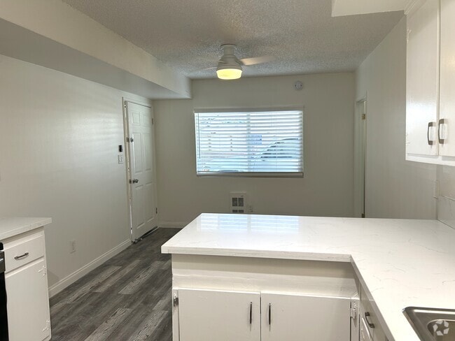 Building Photo - 11856 S Inglewood Ave Unit D Rental