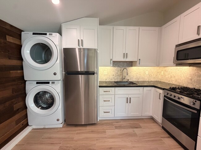 Photo - 7539 Royer Ave