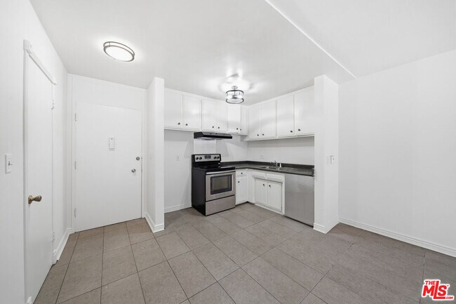 Photo - 425 S Kenmore Ave Unit 111
