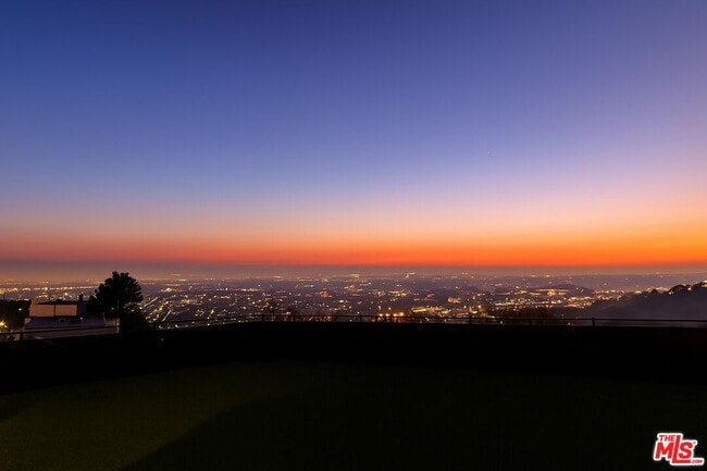 Building Photo - 3641 Sunswept Dr