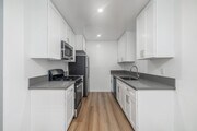 1BR, 1BA - 650SF - Kitchen - 839-845 Glenway Drive