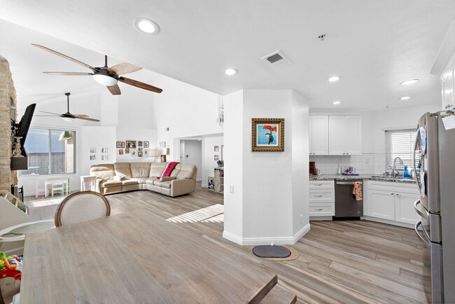 Photo - 747 Via Otono