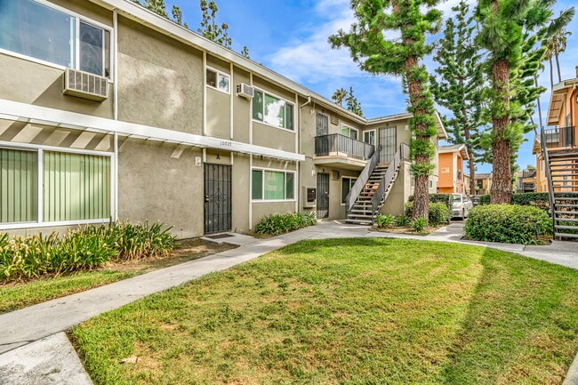 Building Photo - 10023 Sepulveda Blvd Unit Apt D