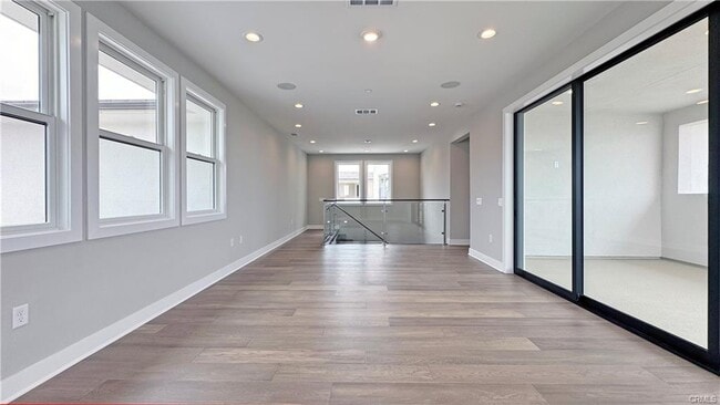 Building Photo - 217 Stage