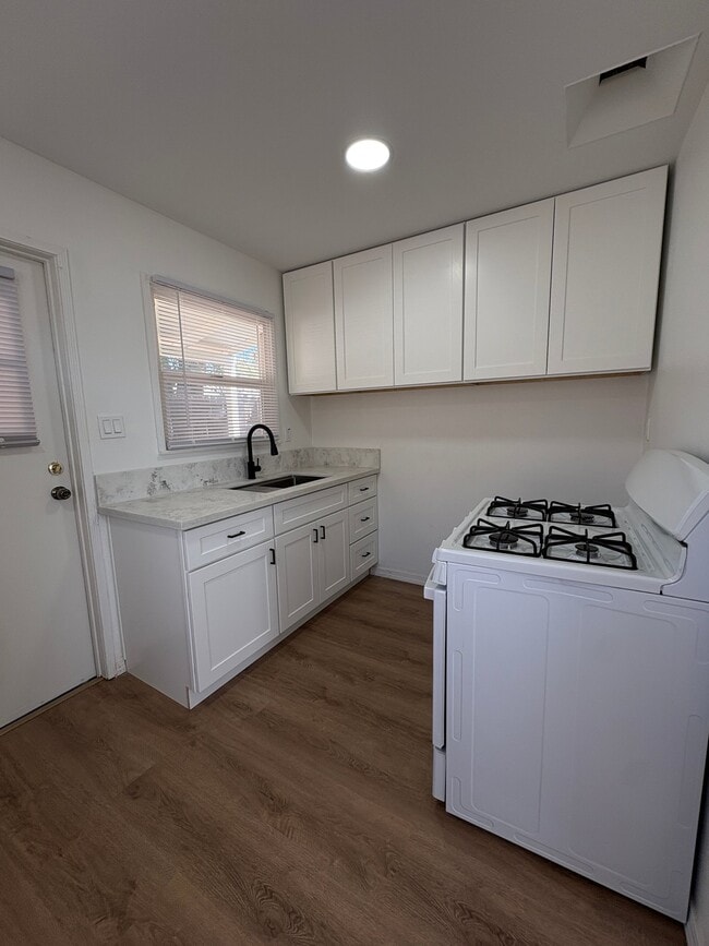 Photo - 737 W Vernon Dr
