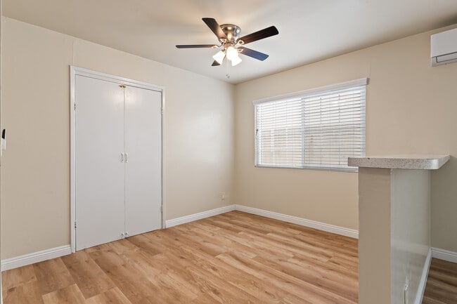 SEPARATEDINING ROOM - 9226 Palm St Unit B