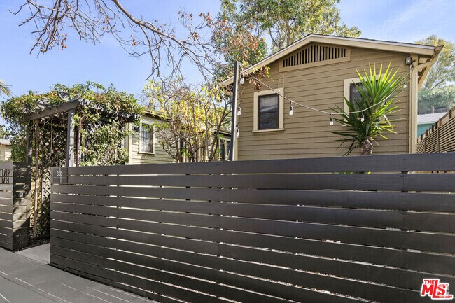 Building Photo - 1714 Echo Park Ave Rental