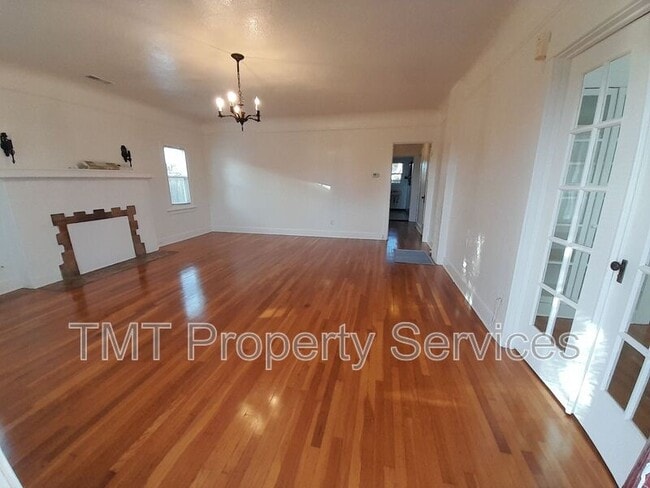 Photo - 619 E Cook St