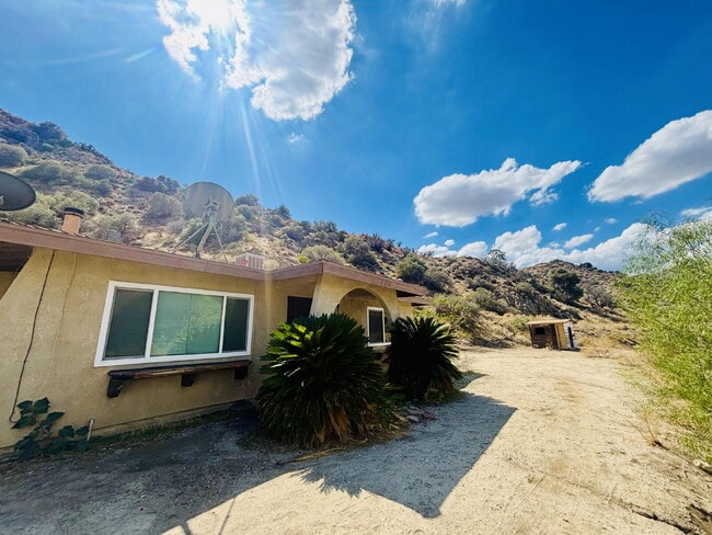 House on 5 acres in the serene mountains o... - House on 5 acres in the serene mountains o...