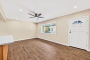 Photo - 1427 W Parade St Unit 04