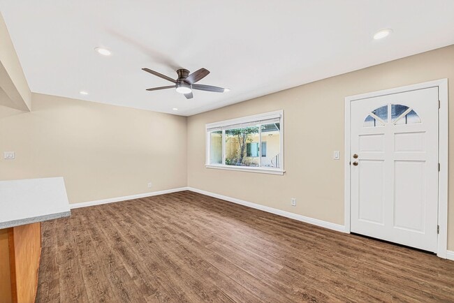 Photo - 1427 W Parade St Unit 04