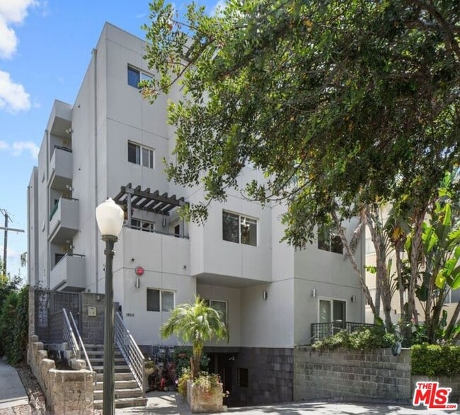 Building Photo - 10616 Kinnard Ave Unit 101