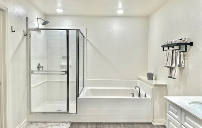 Photo - 3 Bdrm, 2.5 Ba Townhouse w/2 Car Attached Garage Available For Rent