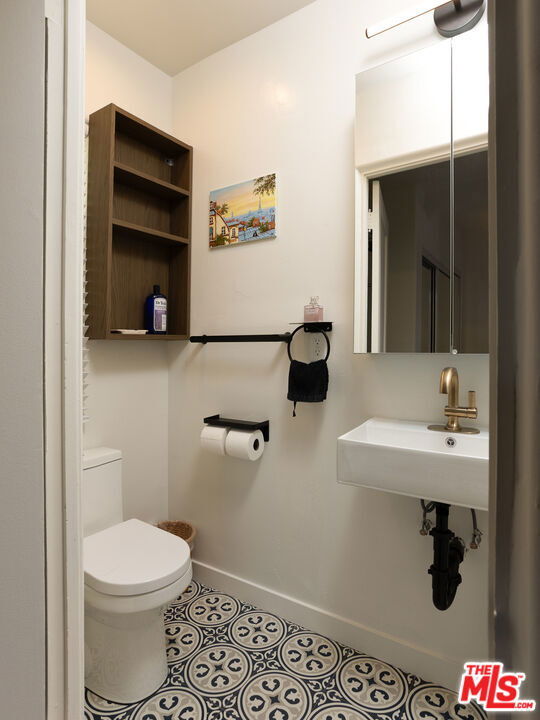 Building Photo - 5120 Willowcrest Ave