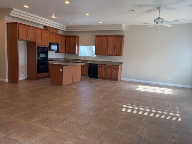 Photo - Large Single Story Cul de Sac Home AVAILABLE!