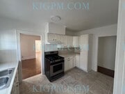 Photo - 2-Bedroom Duplex in Prime Mid-Wilshire Area! Apartment Unit 1