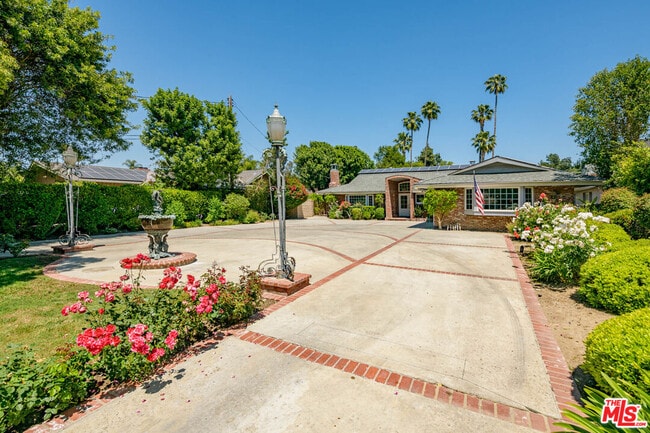 Photo - 8760 White Oak Ave