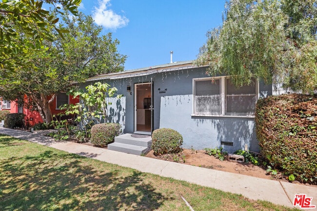 Building Photo - 1944 Cloverfield Blvd Unit B
