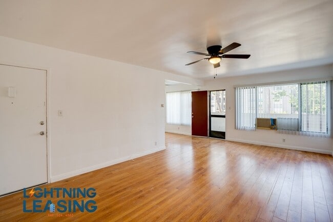 Building Photo - 12310 Chandler Blvd Unit 21