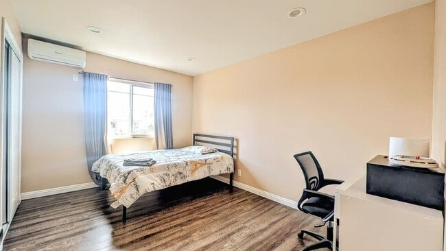 Photo - 1299 W 37th Dr Unit 3