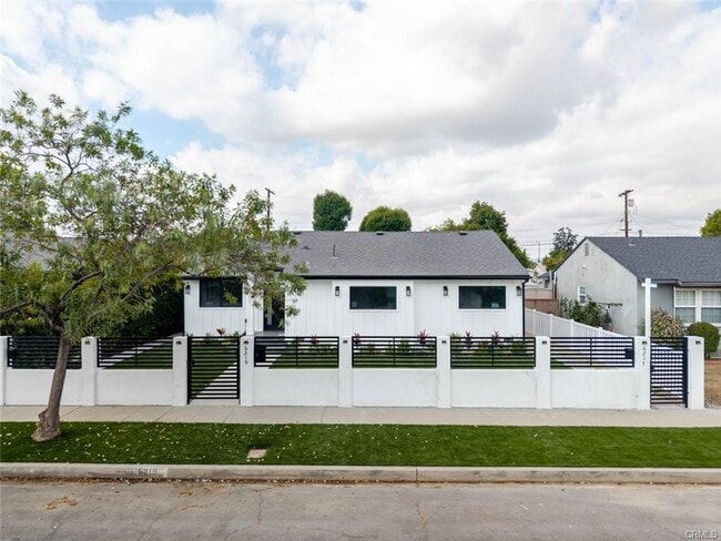 Building Photo - 6219 Sylvia Ave