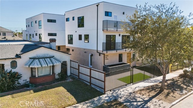 Building Photo - 1734 Carmona Ave