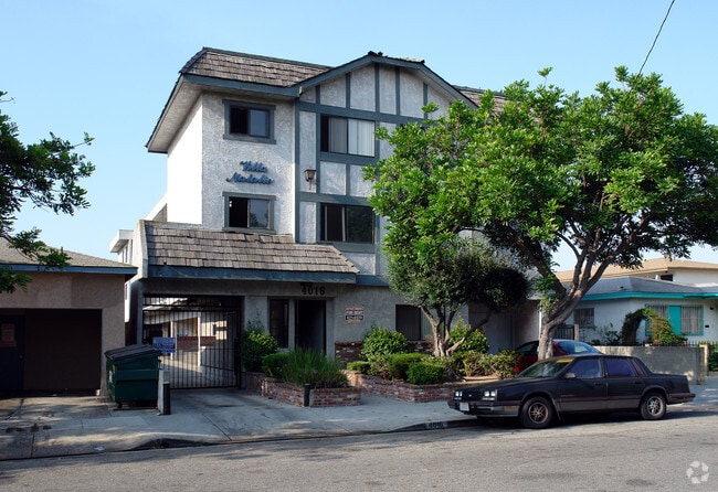 Building Photo - 4016 W. 137th St.