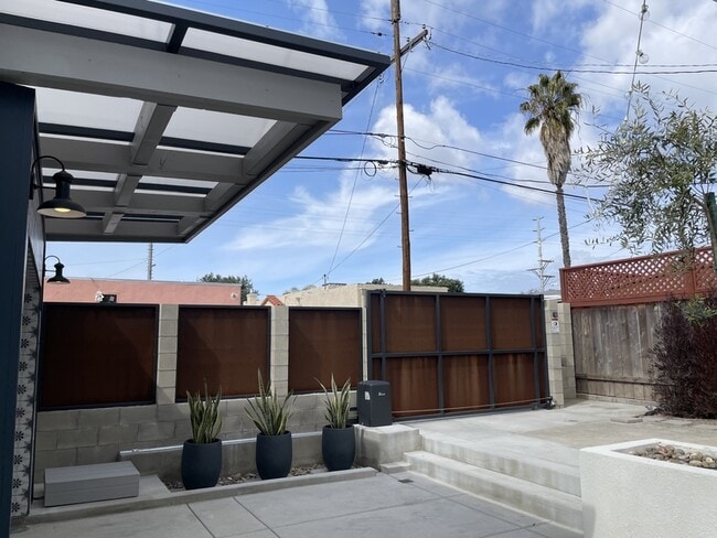 Photo - 3358 Bancroft St