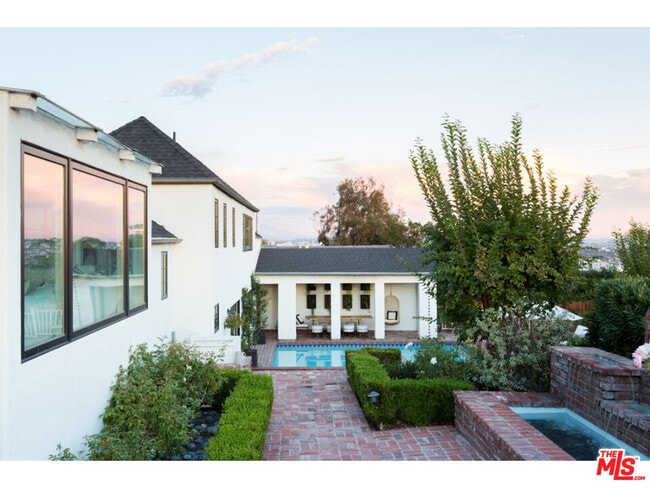 Photo - 1359 Miller Dr