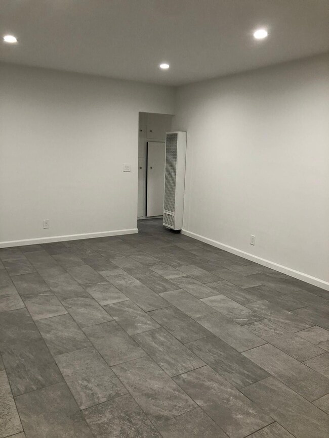 Living Room - 319 Mariposa Ave Unit A