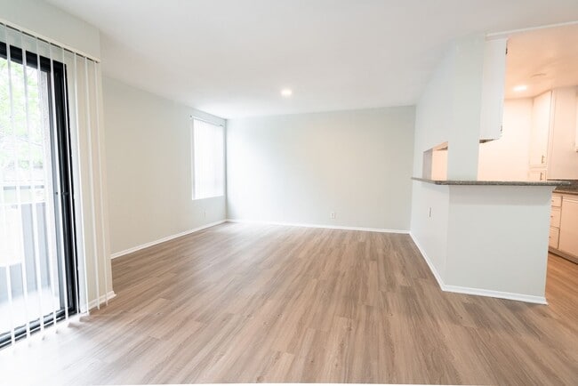 Photo - 6310 Sylmar Ave