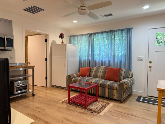 Photo - 22540 Itasca St