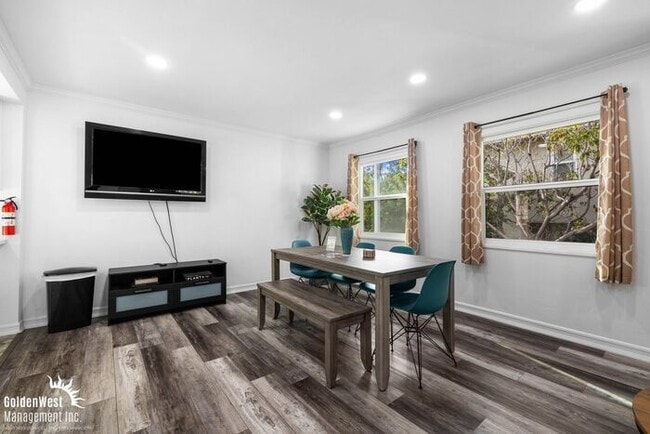 Photo - Modern 3Bdm 2Ba Unfurnished Downstairs Uni...