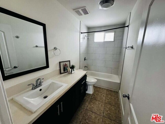 Photo - 601 W 84th St