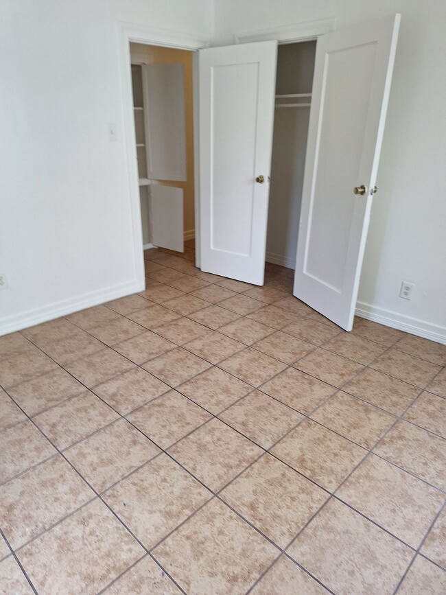 Photo - 1435 W 51st St