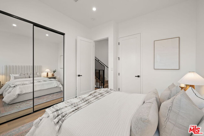 Photo - 257 1/2 S Park View St