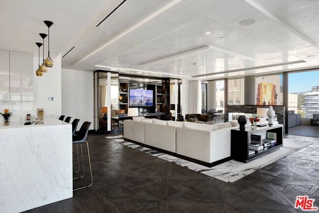 Photo - 6250 Hollywood Blvd