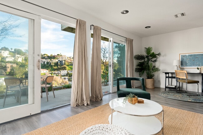 Photo - 1744 Redesdale Ave Unit Redesdale