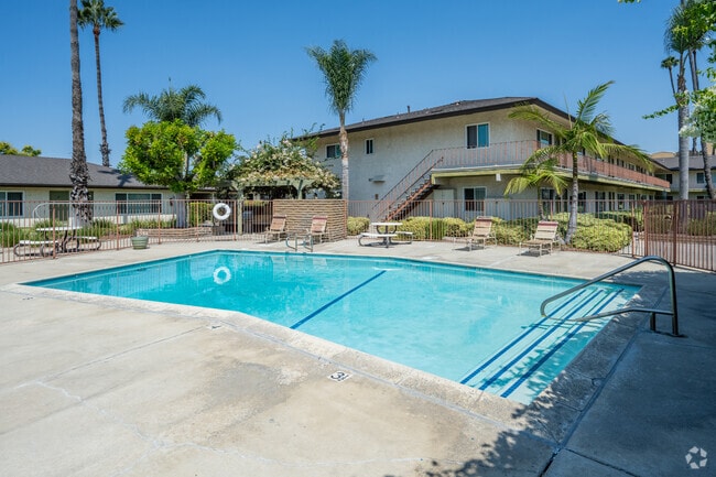 Pool - El Cortez Apartments