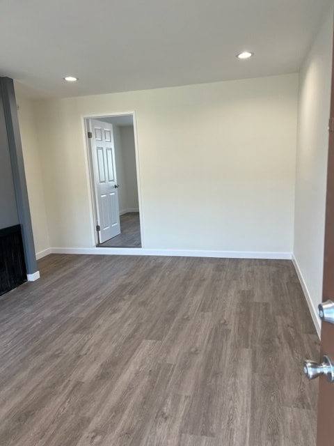 Building Photo - 14607 Gilmore St Unit 5