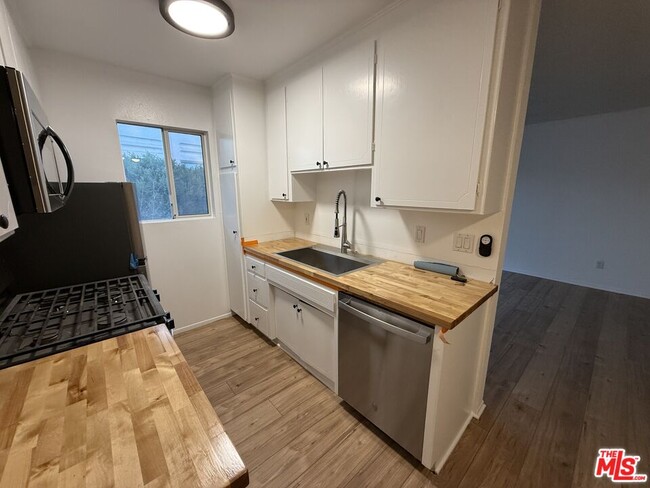 Photo - 1218 McClellan Dr Unit 201