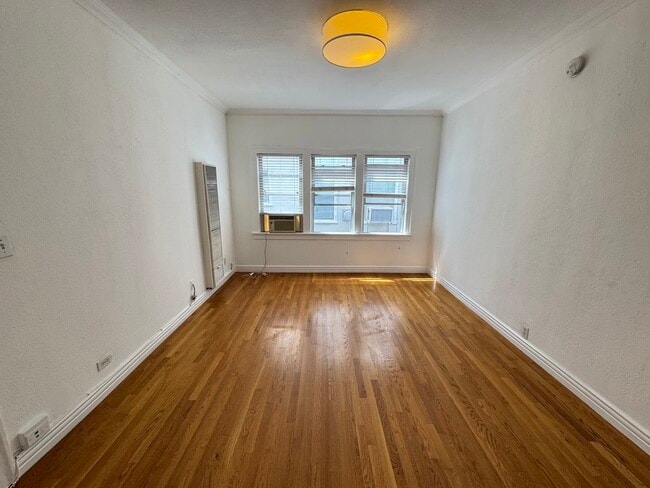 Photo - 1960 Argyle Ave Unit 8