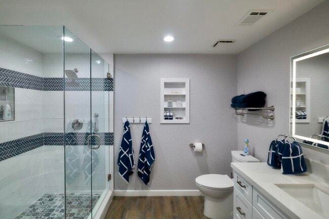 Photo - 25 Maximo Way