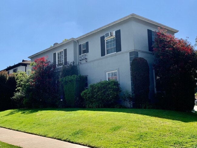 Building Photo - 356 S La Jolla Ave Unit 356