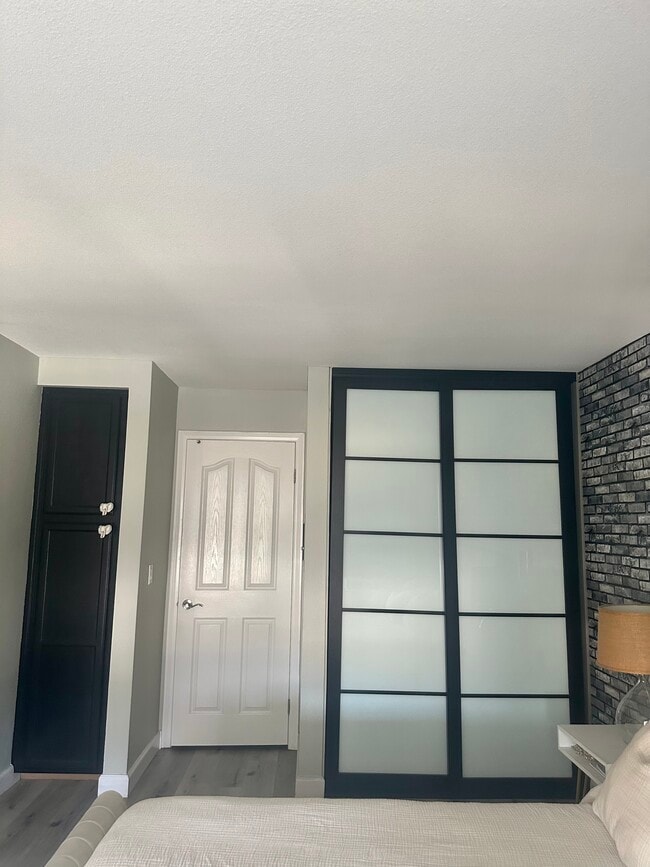 Building Photo - 3030 Suncrest Dr Unit 214 Rental