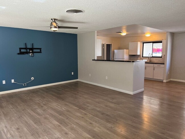 Photo - 2-Bedrooms and 2-Bathrooms Home
Palm Desert