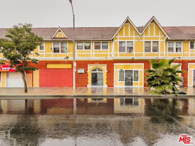 Building Photo - 4367 S Van Ness Ave Unit 4