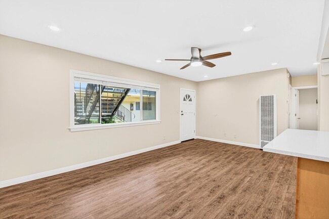 Photo - 1427 W Parade St Unit 04