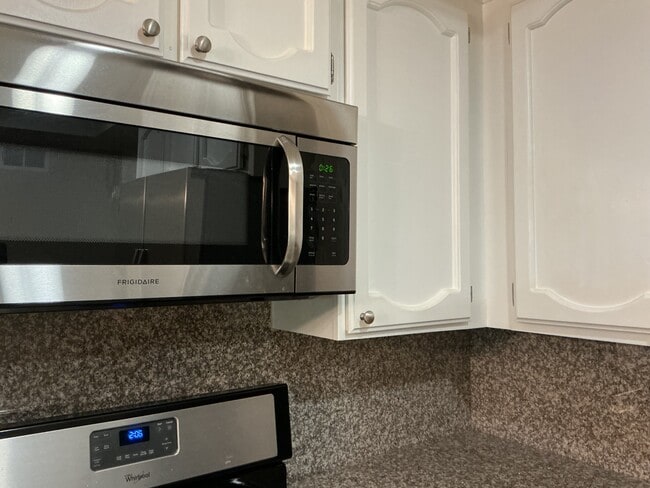 Photo - 21650 Burbank Blvd Unit Woodland Oaks